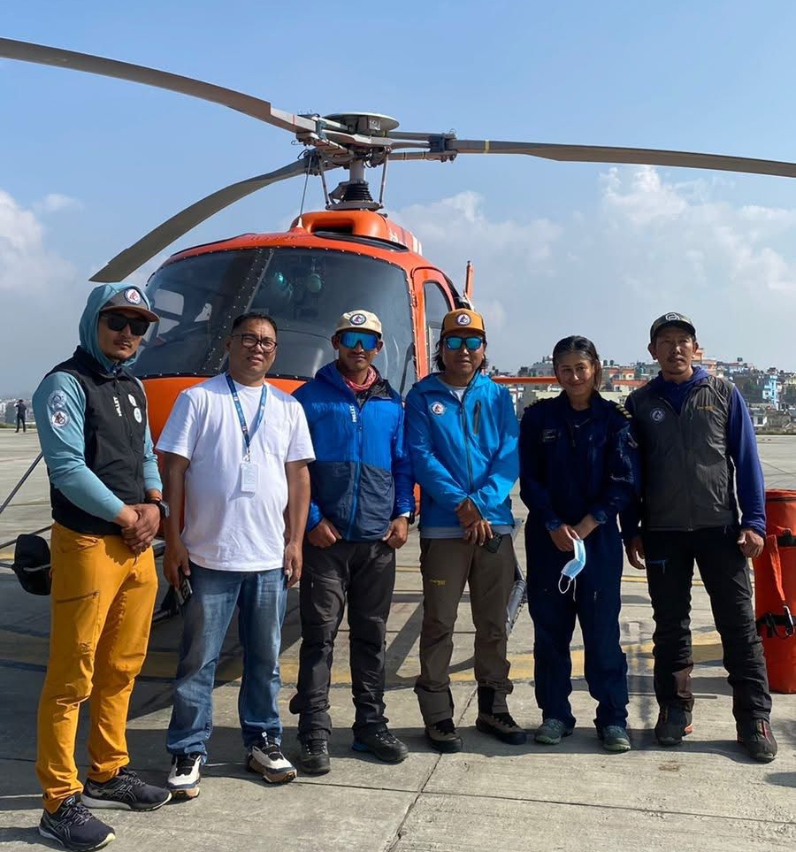 IFMGA guides reach Yalung Ri for search mission; Two bodies recovered and flown to Kathmandu